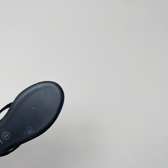 CHANEL Flip-flop sandals - Picture 5 of 7